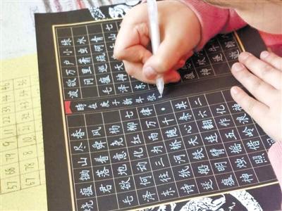 驚艷！9歲小女娃手寫“印刷體”字帖
