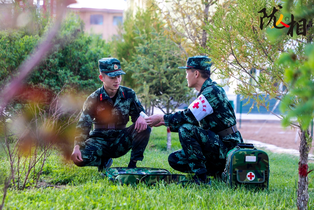 【隴人相·護士節(jié)特刊】愛崗敬業(yè)的男護士王永忠 軍營“暖男”樹標桿（組圖）
