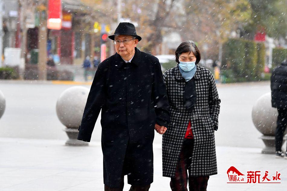 初雪來了！一起在天水街頭，共赴“白頭”！