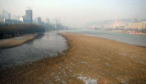 市民：黃河水位大降會(huì)不會(huì)影響供水？ 水務(wù)部門：枯水期流量偏小屬于正?，F(xiàn)象
