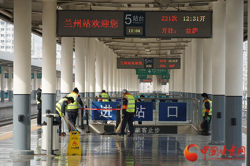 【新春走基層】蘭州車站保潔員擦亮城市名片 給旅客一個“干凈年”