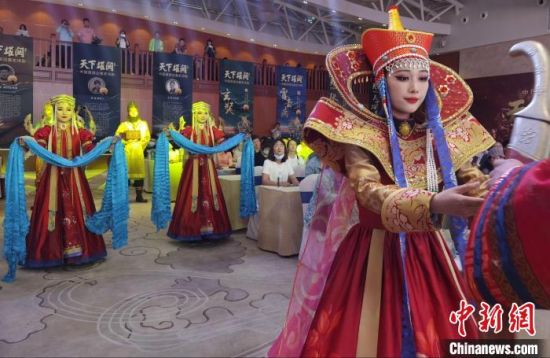 圖為中國首部邊塞史詩劇《天下雄關(guān)》首演發(fā)布會現(xiàn)場。　崔琳 攝