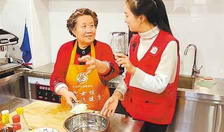 居家養(yǎng)老托起幸?！跋﹃柤t”——甘肅建設多元養(yǎng)老服務體系讓老年人安度晚年