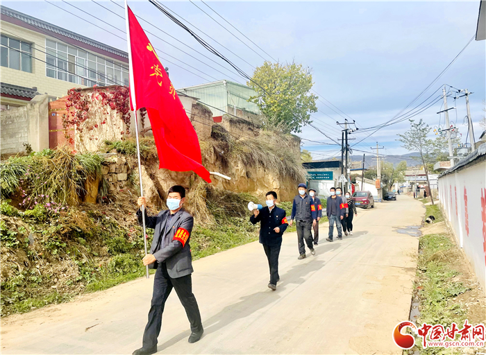 【甘快看·疫情防控甘肅在行動】定西岷縣十里鎮(zhèn)：黨員父女上“疫線” 贏得村民齊夸贊