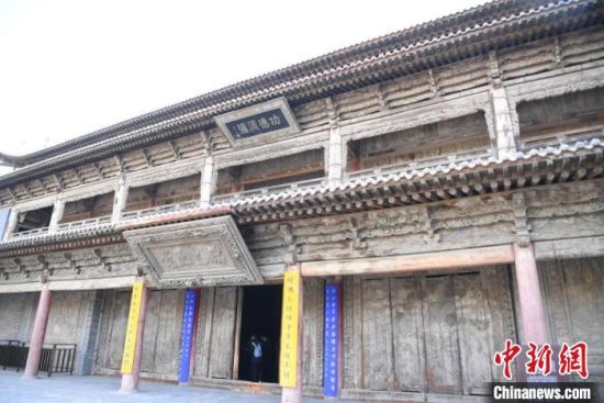 圖為張掖大佛寺建筑外圍?！钇G敏 攝