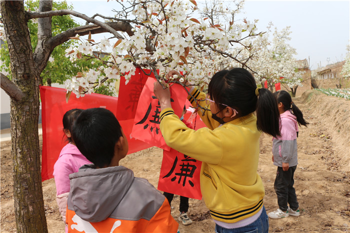 2.廉潔文化進(jìn)梨園活動.jpg