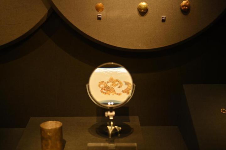 張家川縣馬家塬車輿博物館展陳的馬家塬遺址出土的金飾。李亞龍 攝　